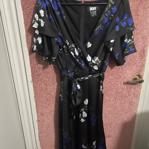 DKNY floral dress with belt. - Picture 2 of 2